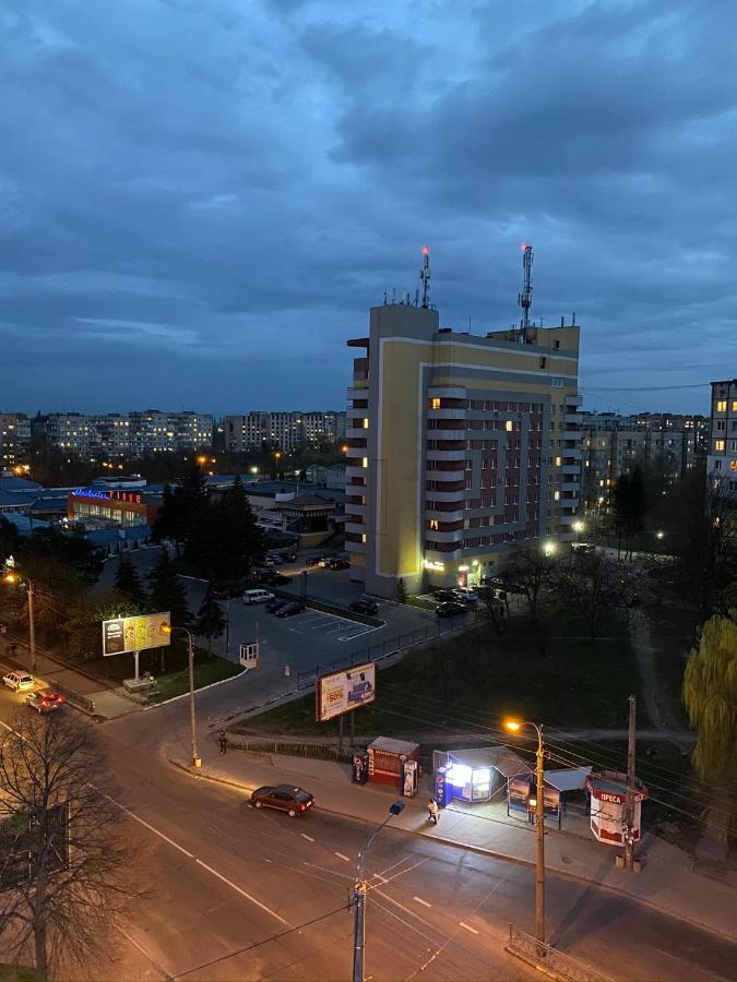 Двохкімнатні Люкс Апартаменти В Жк Арена ,Район Автовокзалу Rivne Esterno foto